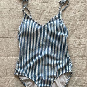 Jessica Simpson one piece swimsuit